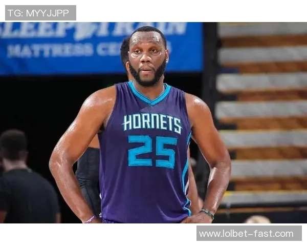 杰弗森姚明巅峰对决回顾两位巨星的篮球传奇与荣耀时刻