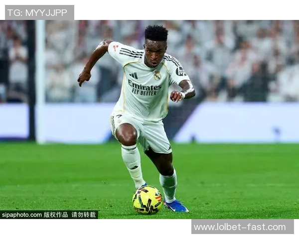 意甲激战:皇马险胜热刺乌龙球引发争议判罚全场沸腾